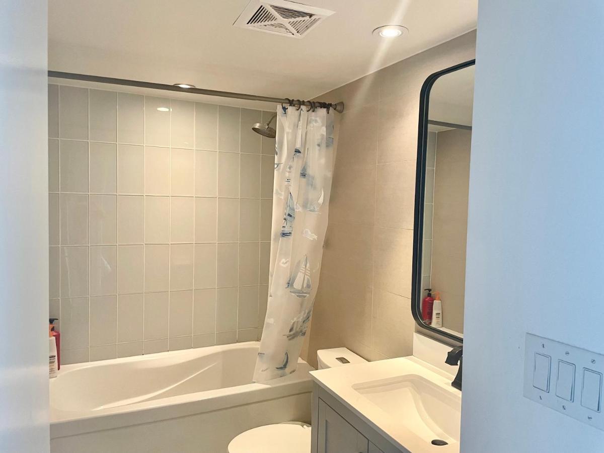 Three Br Condo Step To Cn Tower Rogers Center With Free Parking Toronto Exterior foto