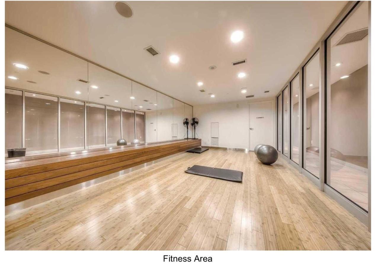 Three Br Condo Step To Cn Tower Rogers Center With Free Parking Toronto Exterior foto
